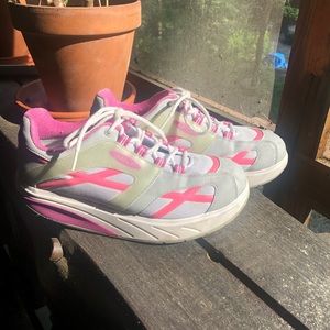 Vintage MBT walkers women’s size 8.5